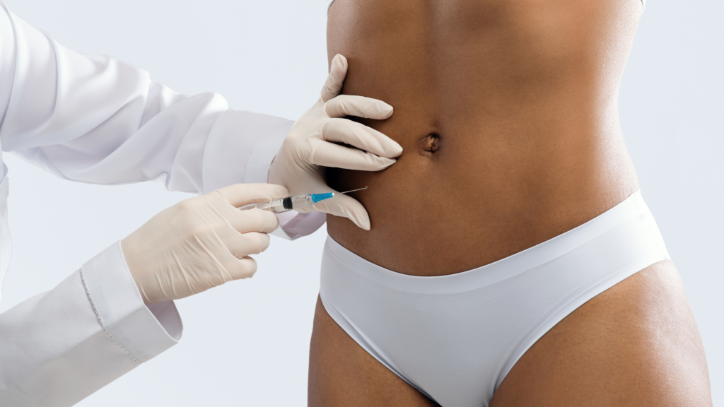doctor giving a woman an injection in her abdomen